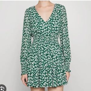 Abercrombie long sleeve smocked waist mini dress size XS in green floral print